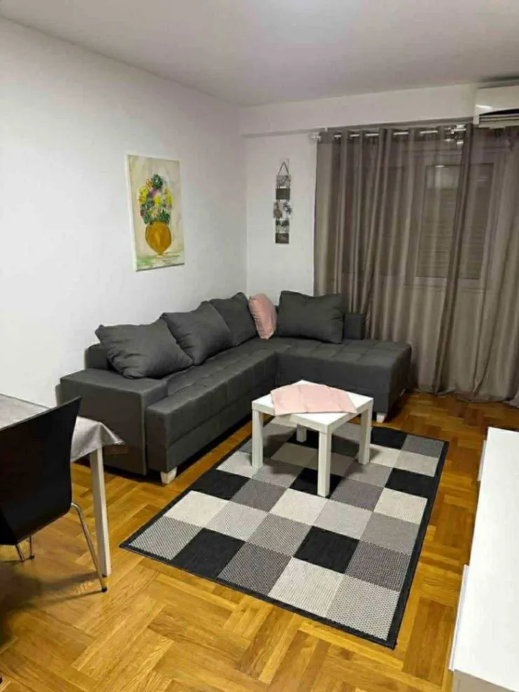 Izdavanje, dvosoban stan, 60m², Kod Big Fashion-a, Podgorica