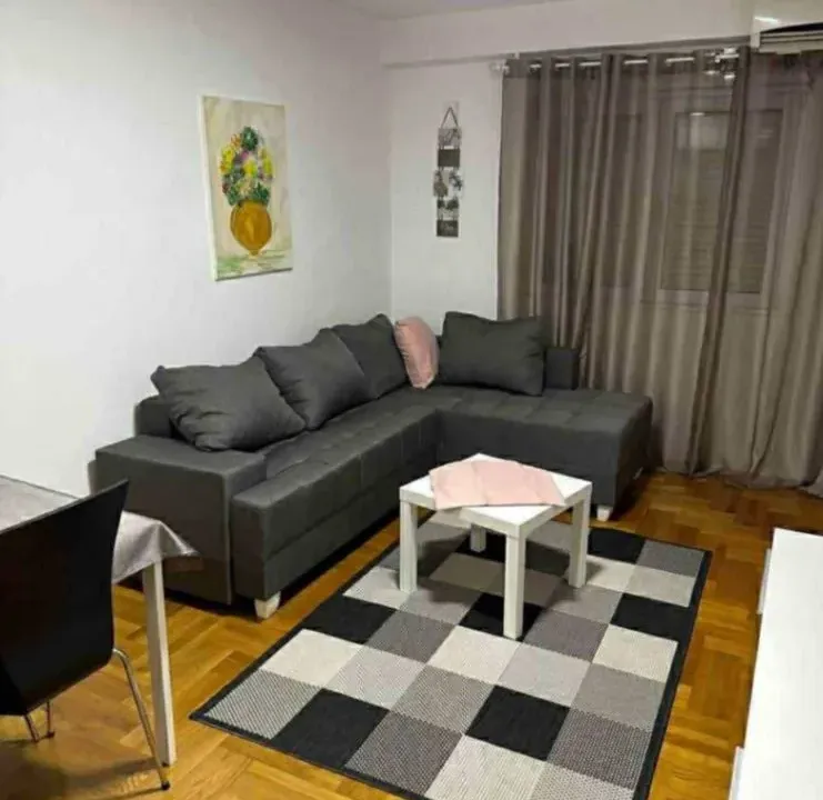 Izdavanje, dvosoban stan, 60m², Kod Big Fashion-a, Podgorica