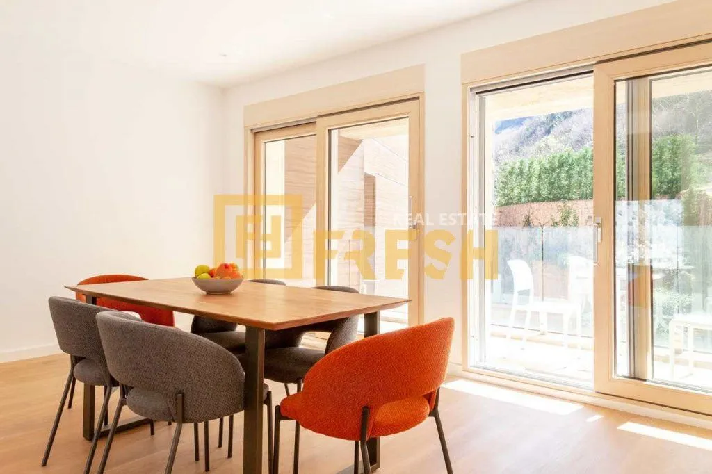Prodaja, četvorosoban stan, 253m², Kotor, Crna Gora