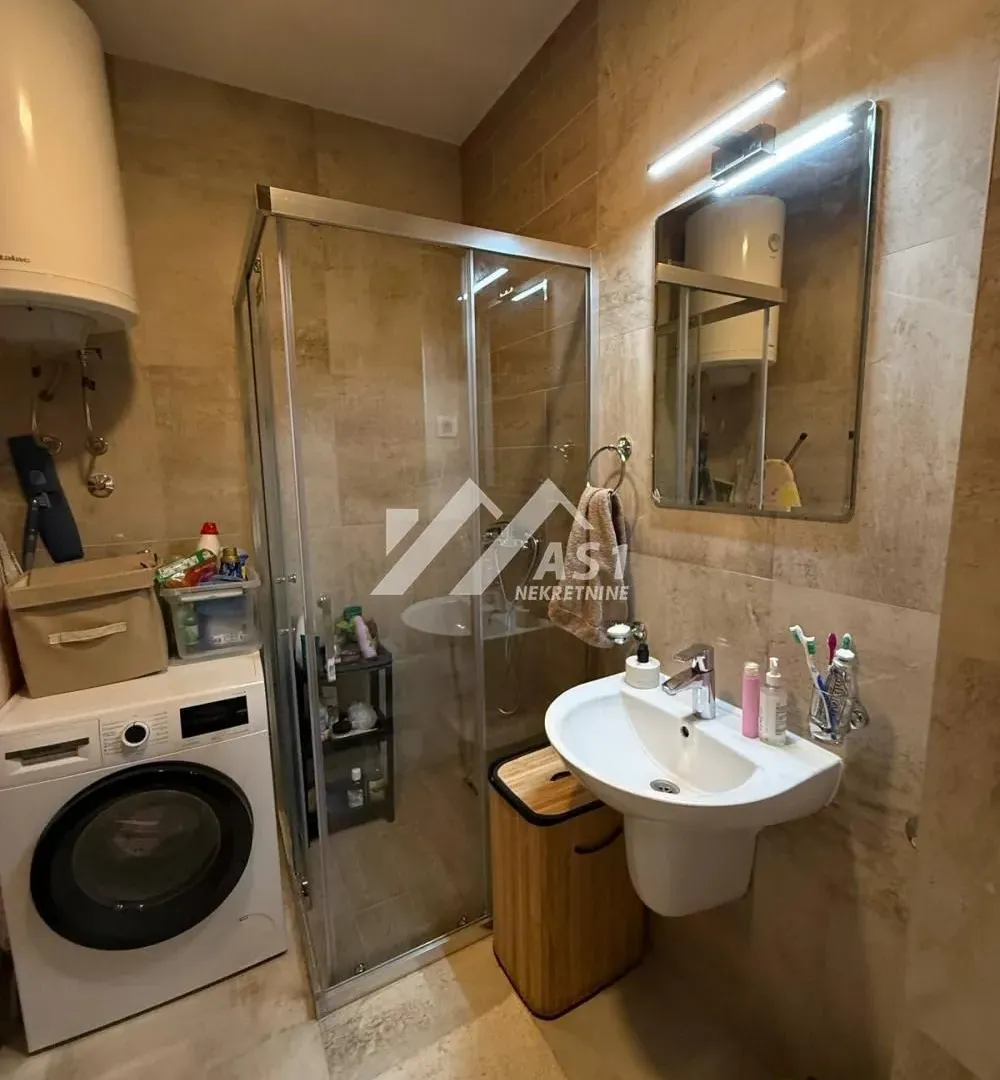 Izdavanje, trosoban stan, 60m², Petrovaradin, Novi Sad