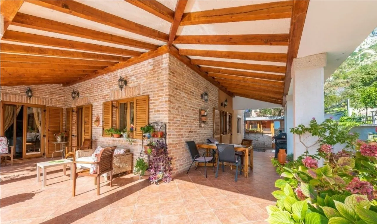Prodaja, kuća, 305m², Orahovac, Kotor