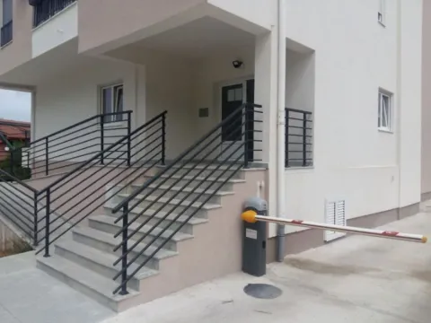 Izdavanje, jednosoban stan, 50m², Kalimanj, Tivat - image 2