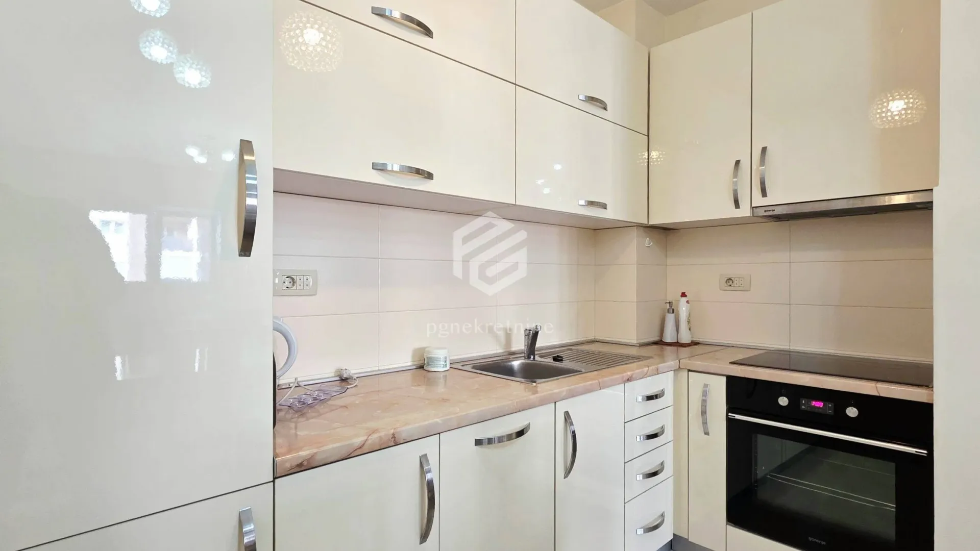 Izdavanje, jednosoban stan, 47m², City Kvart, Podgorica