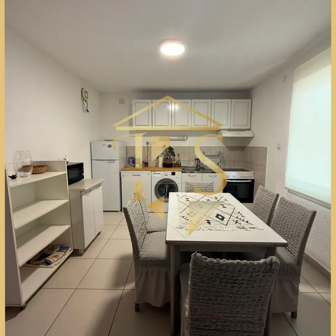 Izdavanje, jednosoban stan, 84m², Dumidran, Tivat