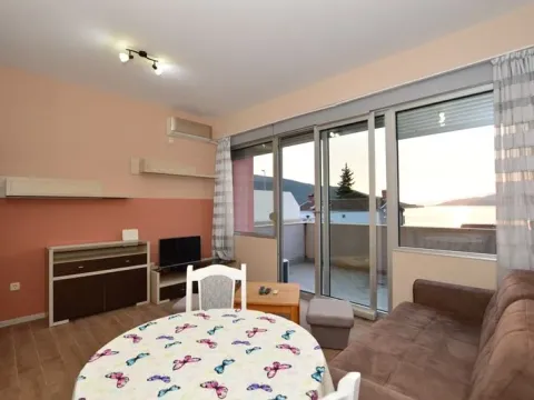 Izdavanje, jednosoban stan, 45m², Kumbor, Herceg Novi - image 4