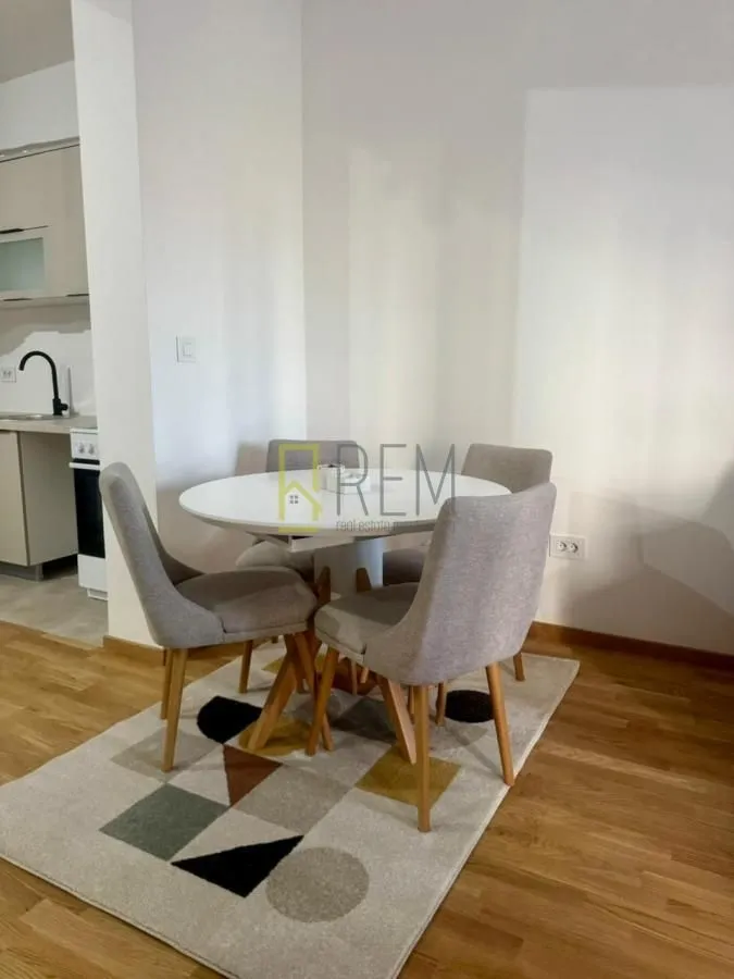 Izdavanje, jednosoban stan, 43m², Stari Aerodrom, Podgorica