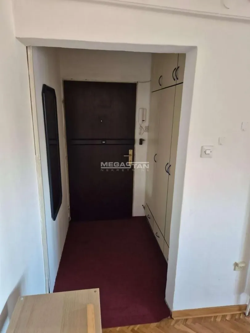Izdavanje, jednosoban stan, 34m², Savski Venac, Beograd