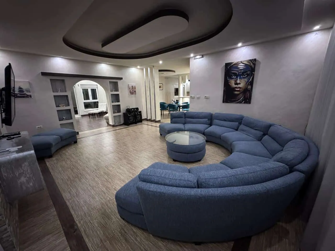 Izdavanje, kuća, 330m², Golubovci, Podgorica