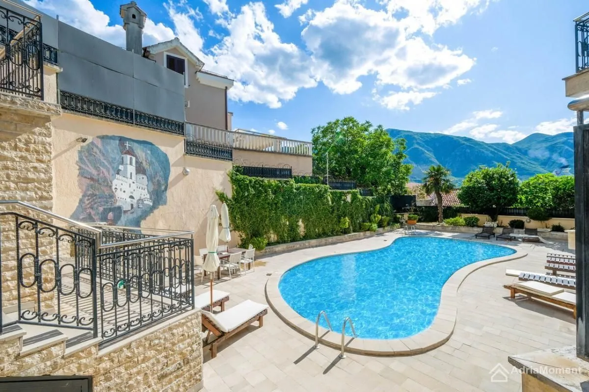 Prodaja, dvosoban stan, 85m², Dobrota, Kotor