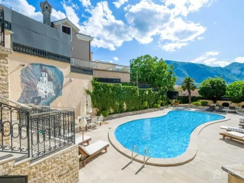 Prodaja, dvosoban stan, 85m², Dobrota, Kotor