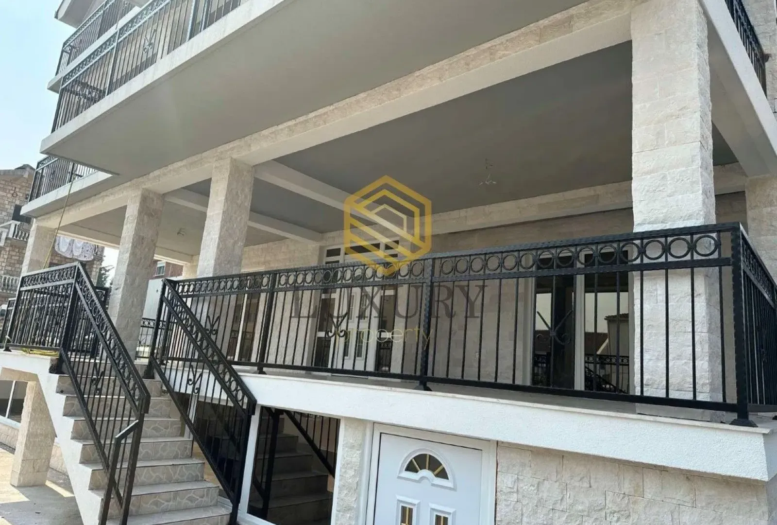 Izdavanje, četvorosoban stan, 156m², Stari Aerodrom, Podgorica