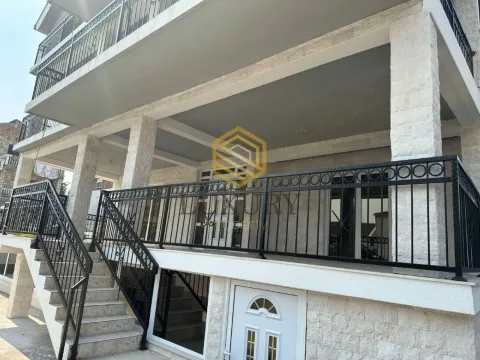Izdavanje, četvorosoban stan, 156m², Stari Aerodrom, Podgorica - image 6