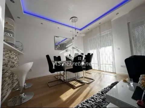 Izdavanje, trosoban stan, 70m², Zemun Cara Dušana, Zemun Sve Podlokacije - image 3