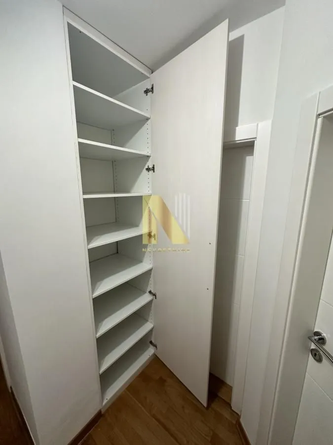 Izdavanje, kuća, 250m², Lipov gaj, Novi Sad Sve Podlokacije