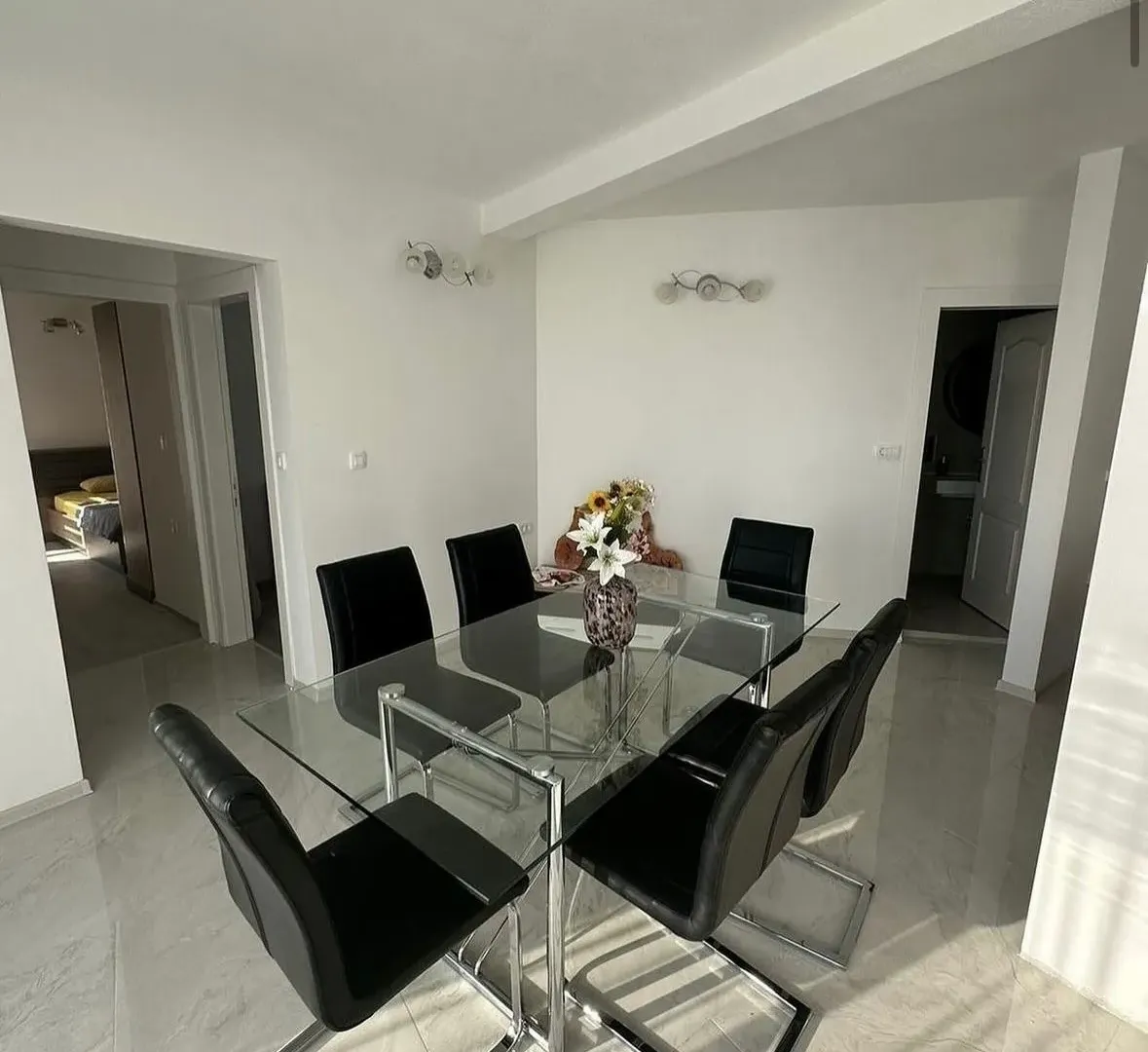 Izdavanje, trosoban stan, 100m², Kavač, Kotor