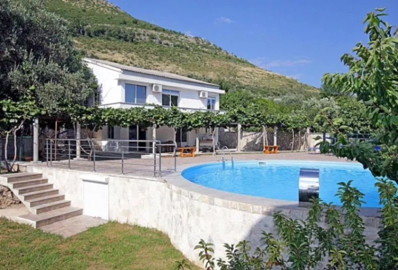 Sale, house, 176m², Rijeka Reževići, Budva