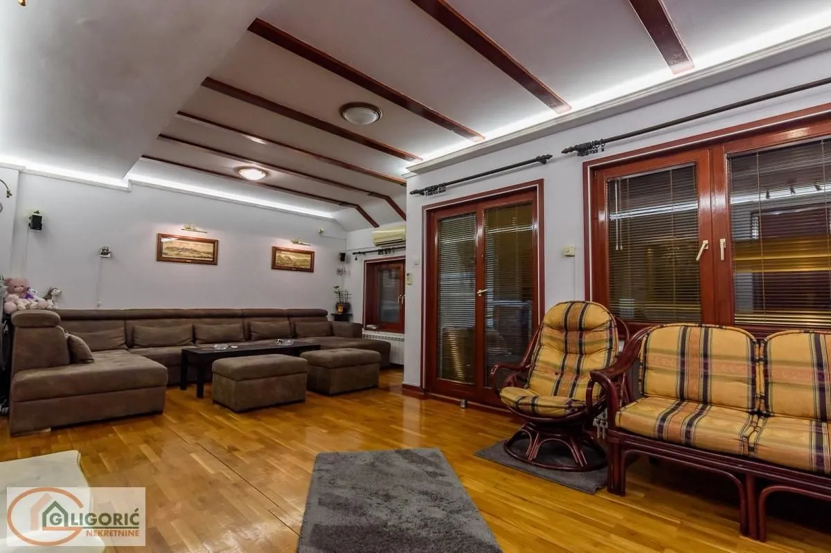 Sale, four bedroom apartment, 104m², Stari Grad, Beograd