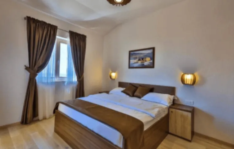 Izdavanje, kuća, 130m², Reževići, Budva