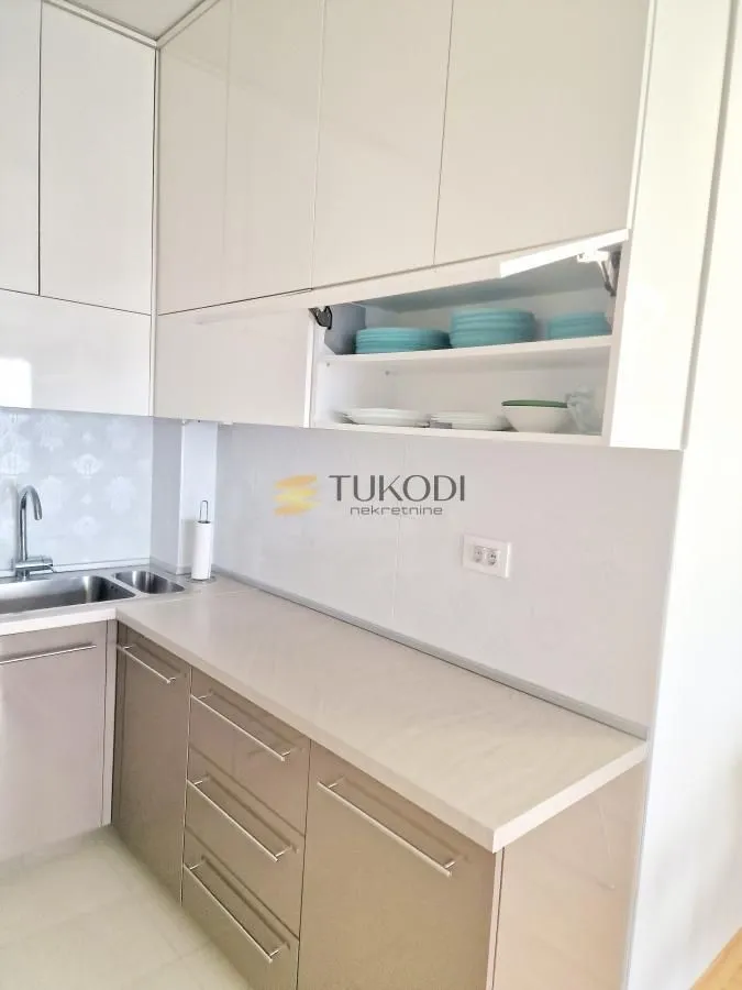 Prodaja, trosoban stan, 105m², Centar, Novi Sad
