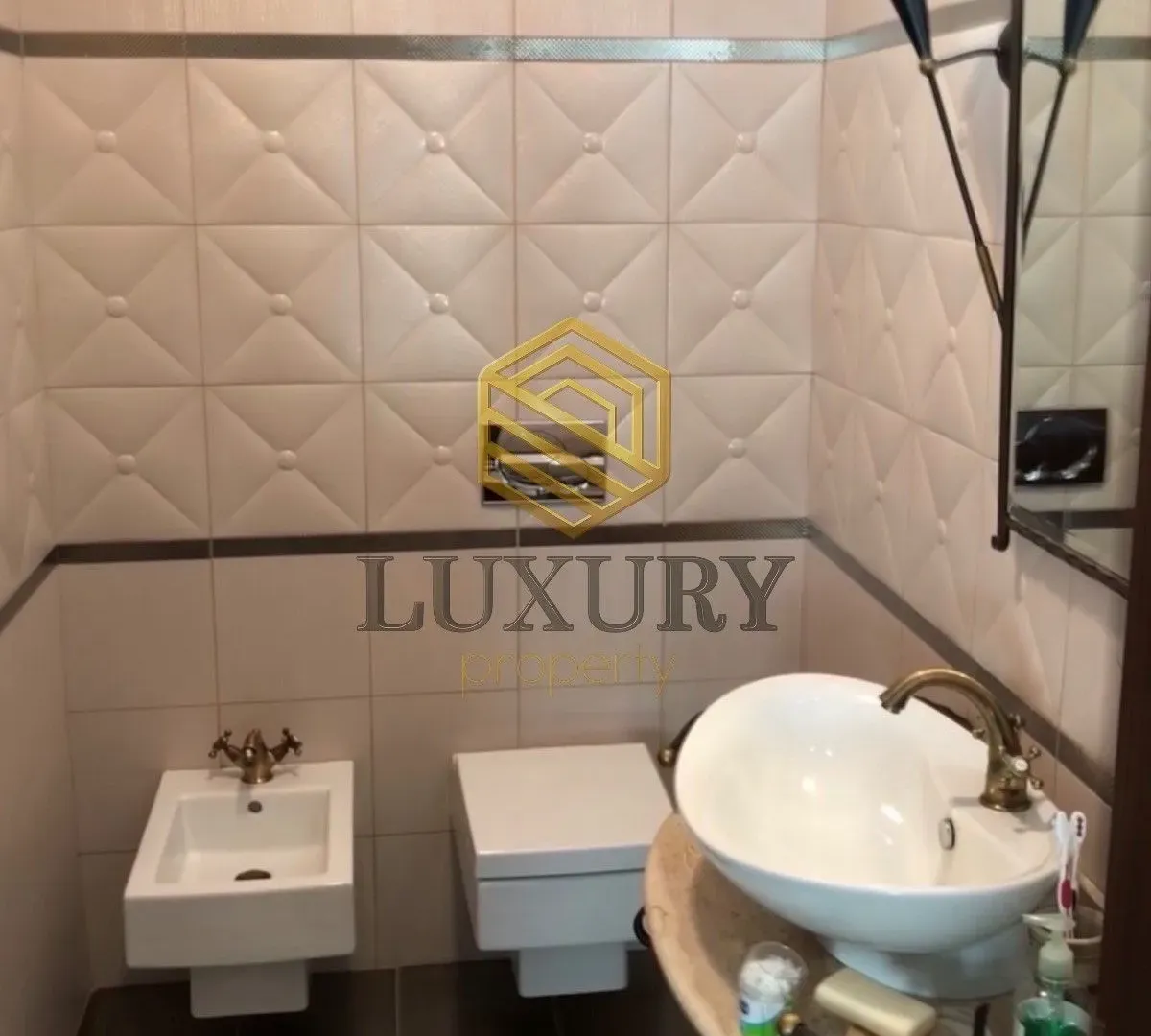 Izdavanje, kuća, 230m², Bečići, Budva