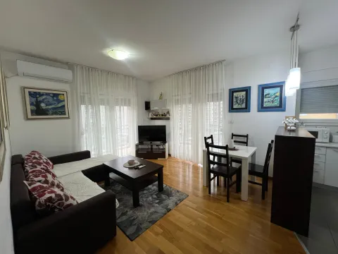 Rent, one bedroom apartment, 63m², City Kvart, Podgorica - image 1