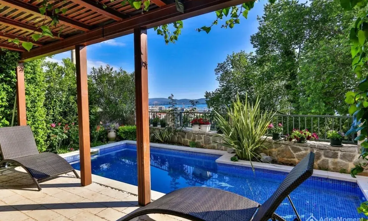 Prodaja, kuća, 240m², Donja Lastva, Tivat