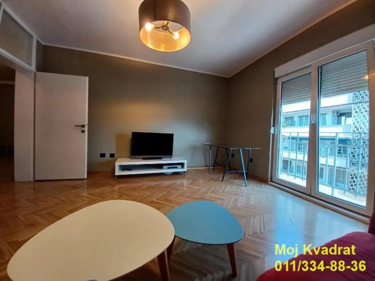 Izdavanje, trosoban stan, 80m², Slavija, Vračar Sve Podlokacije