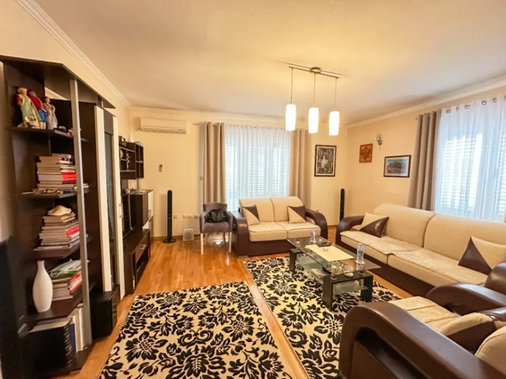 Sale, house, 250m², Dalmatinska ulica, Podgorica