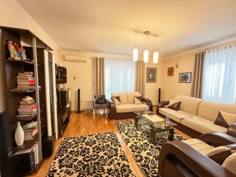 Prodaja, kuća, 250m², Dalmatinska ulica, Podgorica - image 9