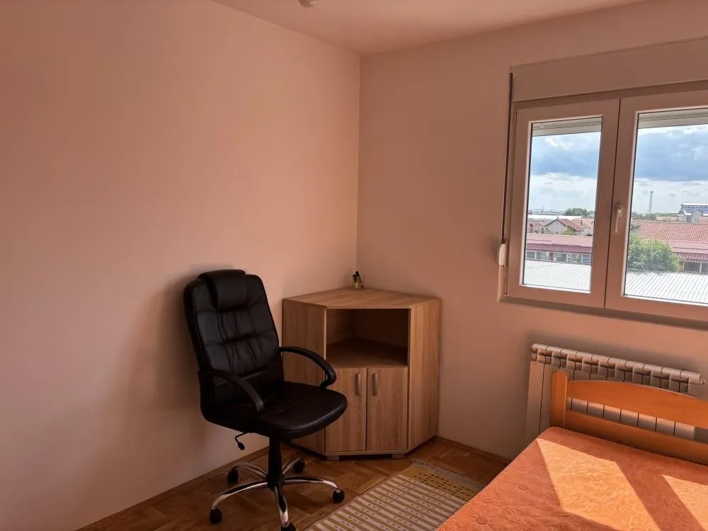 Izdavanje, jednosoban stan, 42m², Altina, Beograd