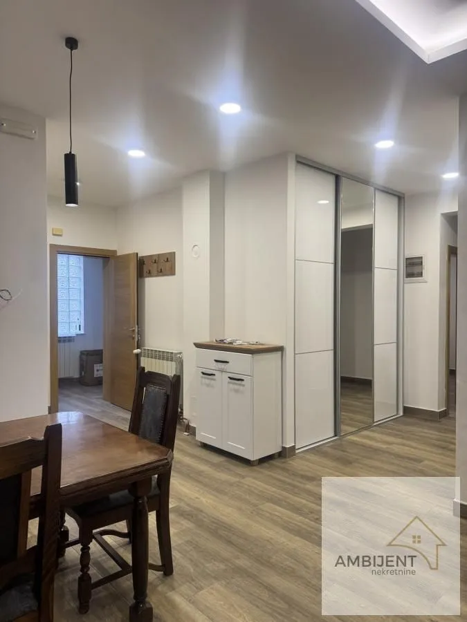 Izdavanje, četvorosoban stan, 88m², Novi Banovci, Stara Pazova