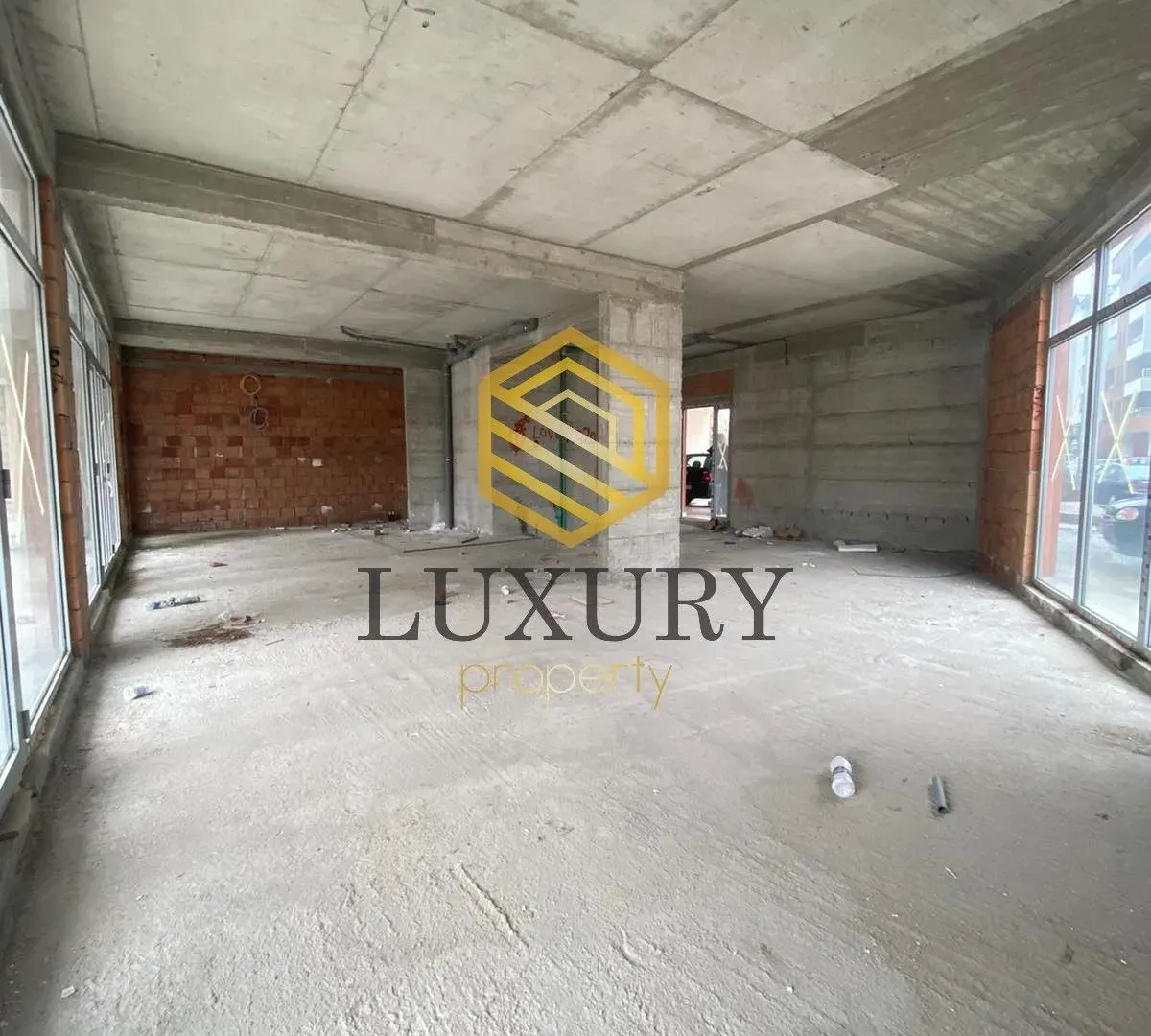 Izdavanje, poslovni prostor, 90m², Ljubović, Podgorica