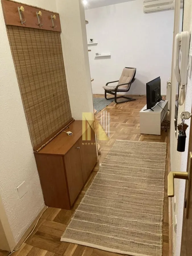 Izdavanje, garsonjera, 28m², Podbara, Novi Sad Sve Podlokacije