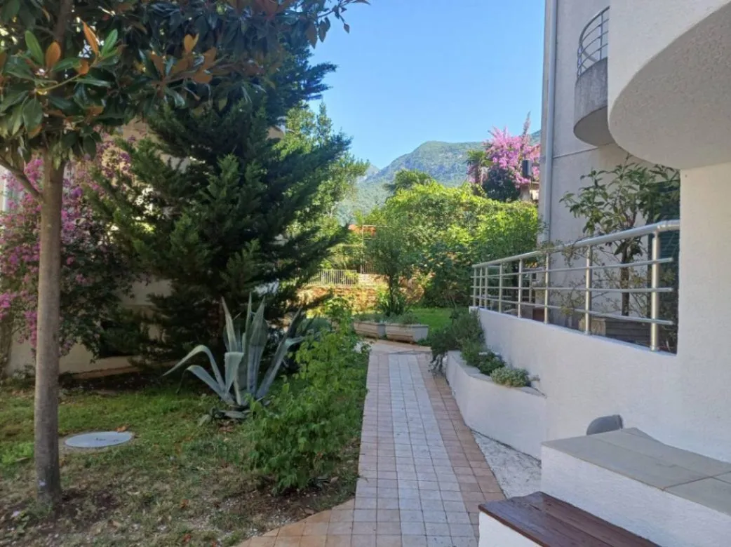 Prodaja, trosoban stan, 130m², Risan, Kotor