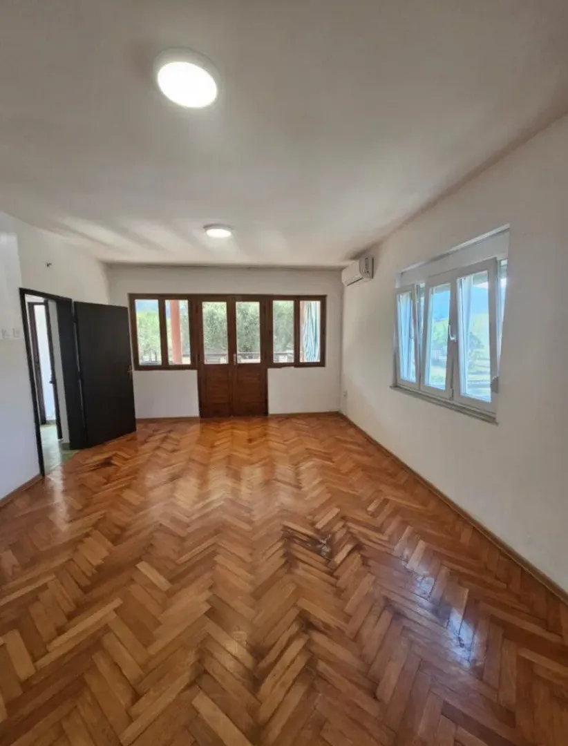 Izdavanje, kuća, 131m², Polje, Bar