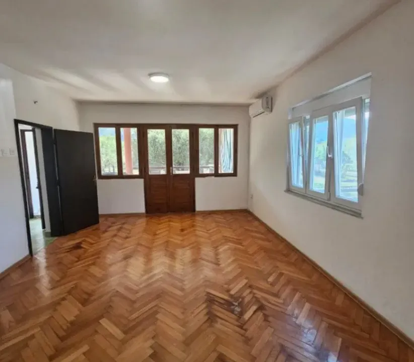 Rent, house, 131m², Polje, Bar