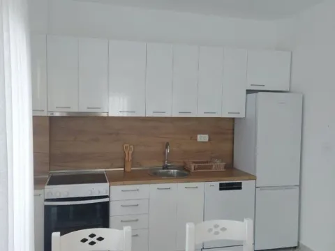 Izdavanje, dvosoban stan, 61m², Zagorič, Podgorica