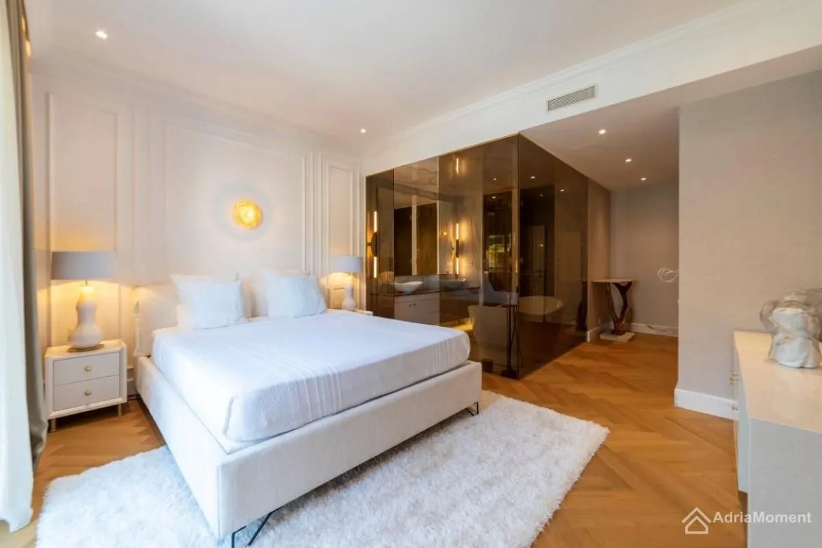 Sale, three bedroom apartment, 201m², Centar, Tivat