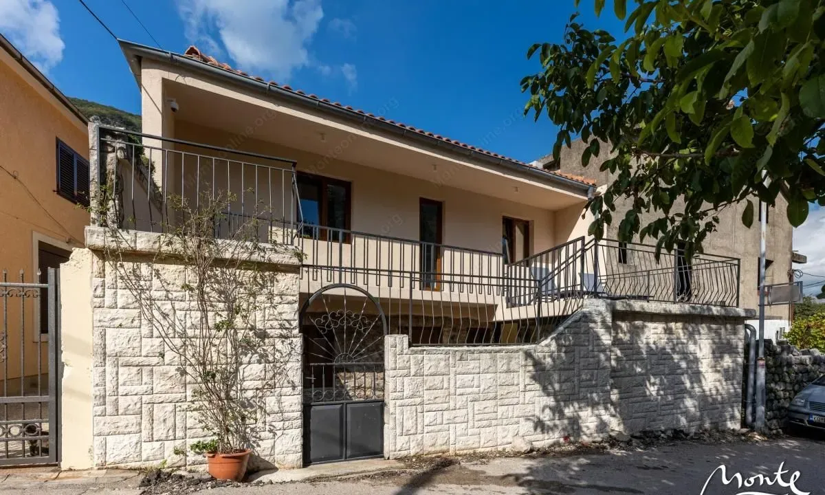 Sale, house, 110m², Kotor, Crna Gora