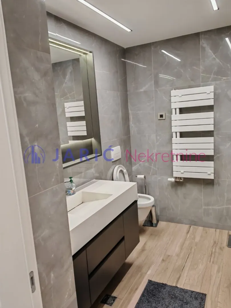 Izdavanje, dvosoban stan, 61m², Novi Beograd Blok 65, Novi Beograd Sve Podlokacije