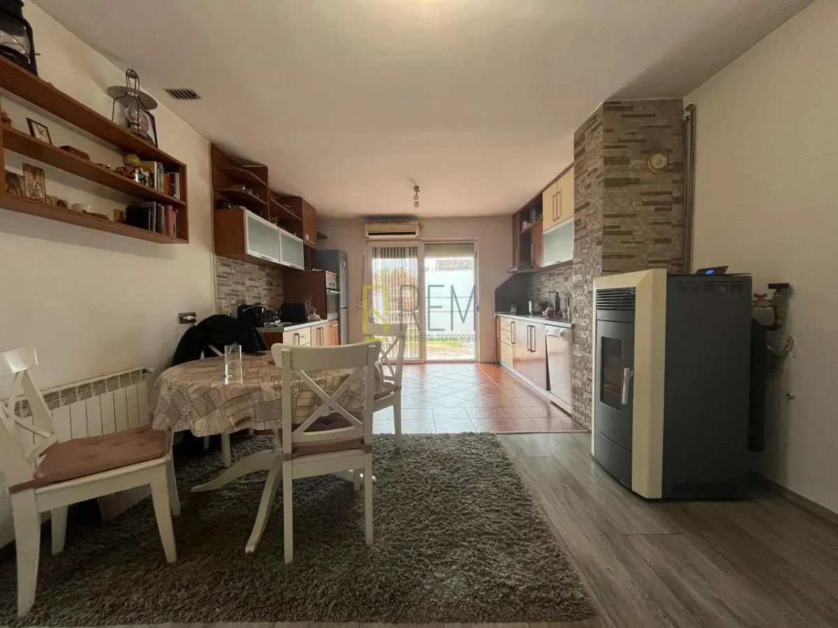 Sale, house, 183m², Tološi, Podgorica