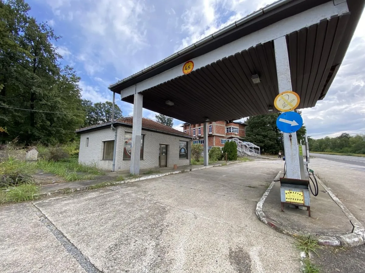 Izdavanje, poslovni prostor, 800m², Despotovac, Srbija