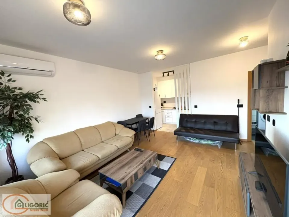 Izdavanje, trosoban stan, 80m², Vračar Sve Podlokacije, Beograd