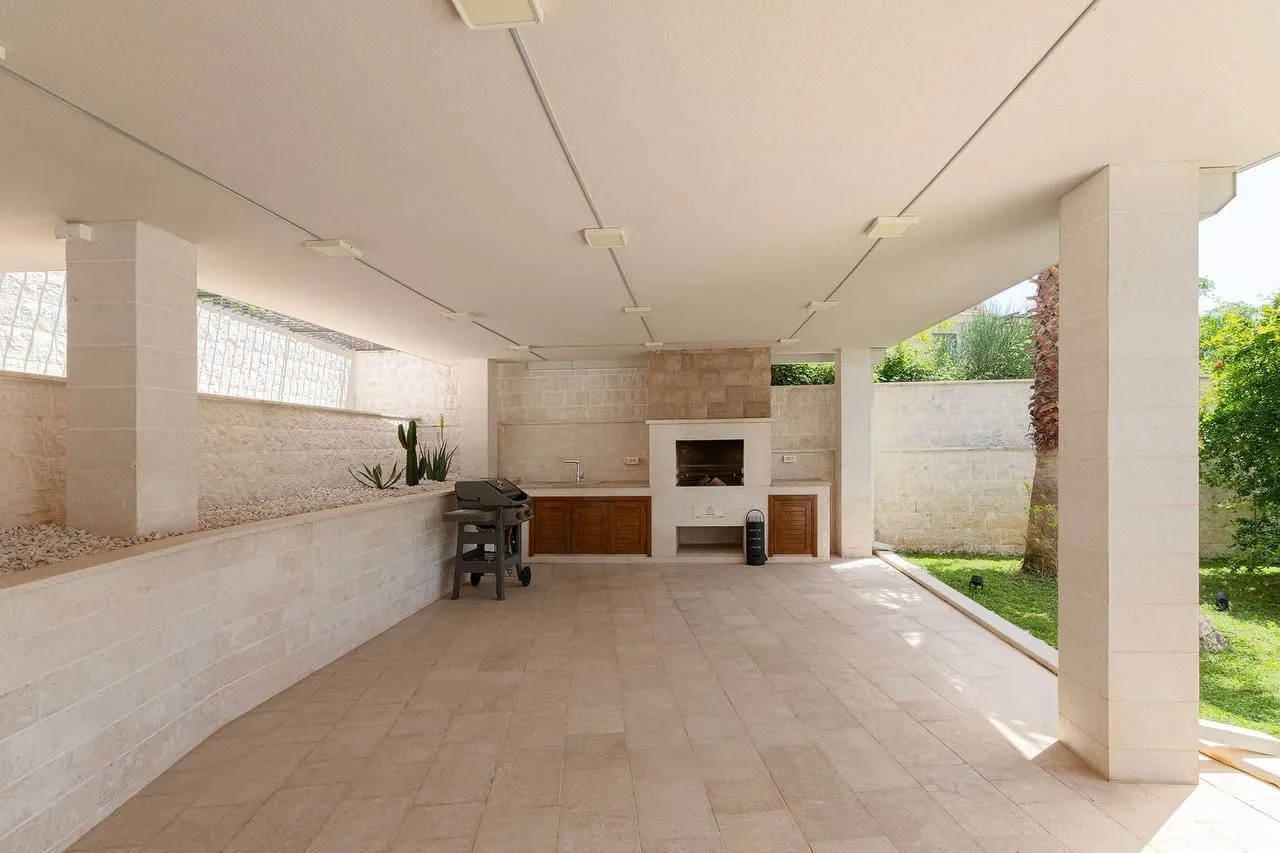 Sale, parking/garage, 400m², Bečići, Budva
