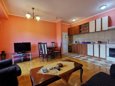 Izdavanje, dvosoban stan, 70m², Blok 9, Podgorica - image 13