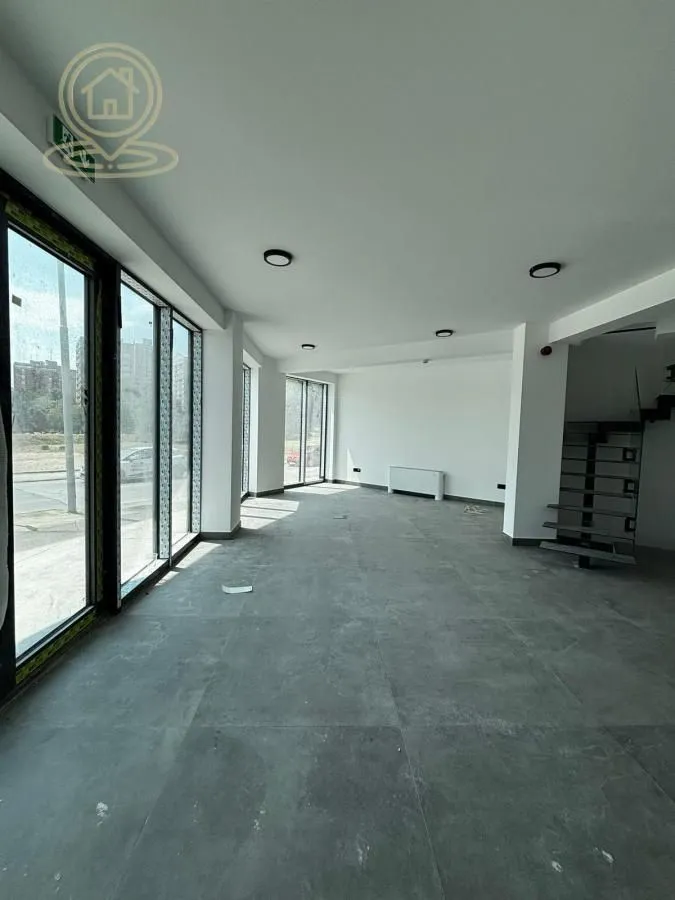 Rent, office space, 550m², Medijana, Niš