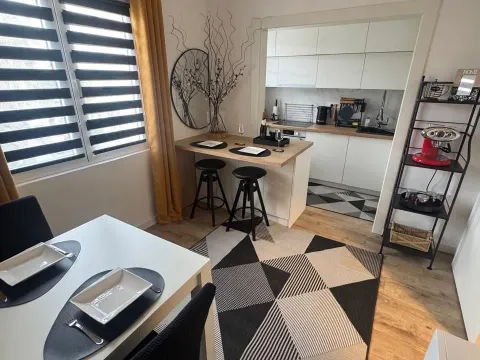 Rent, one bedroom apartment, 42m², Centar, Tivat - image 2