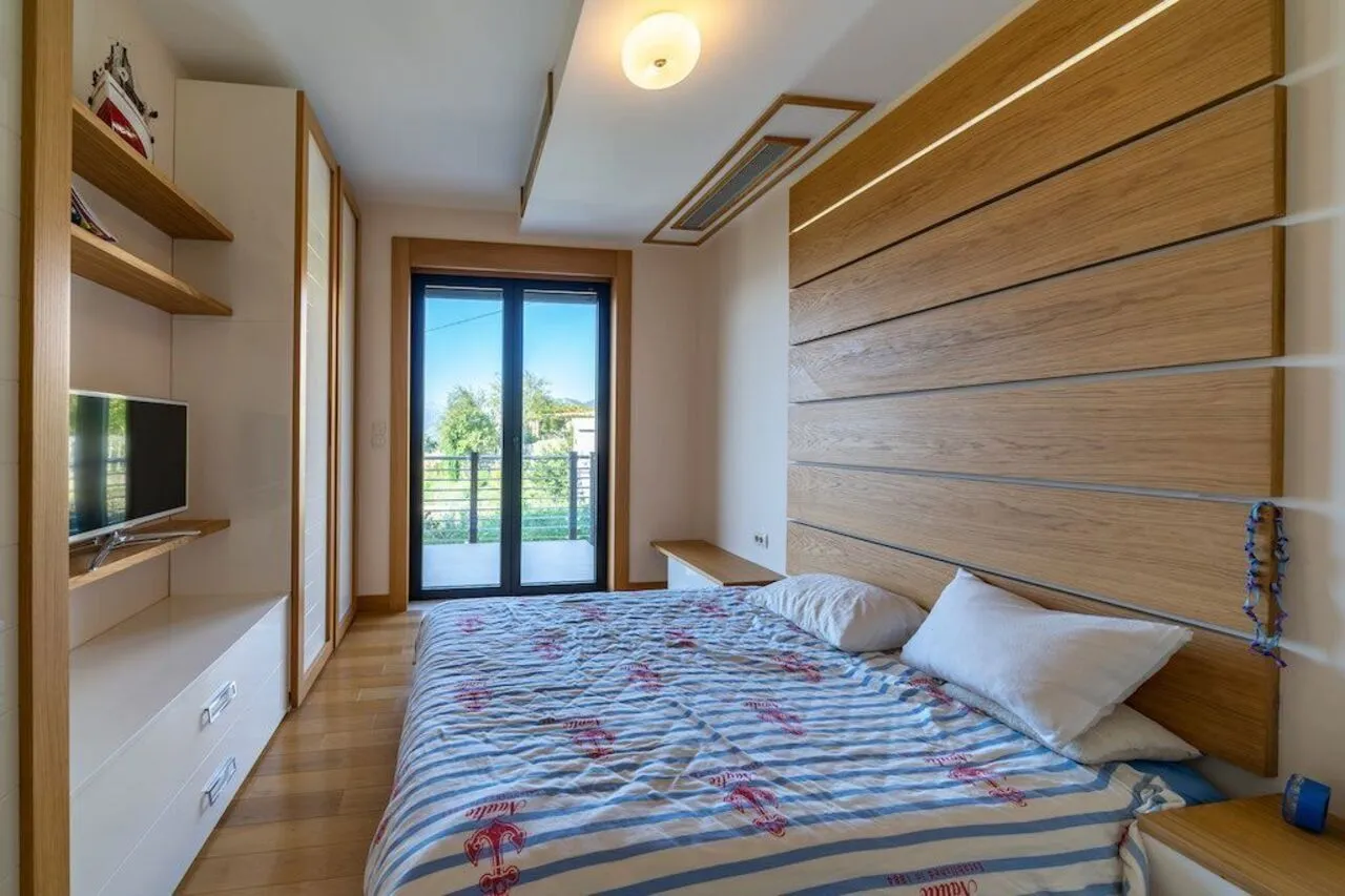 Sale, house, 310m², Dub, Kotor