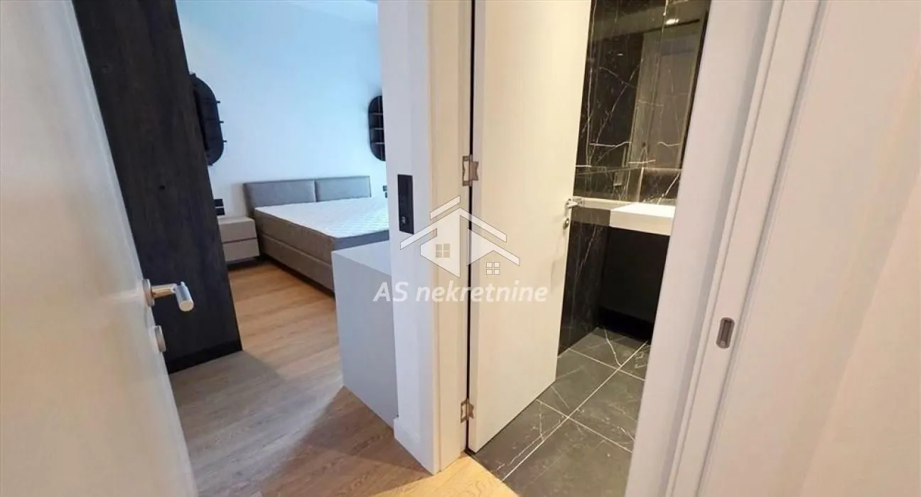 Izdavanje, trosoban stan, 95m², Savski Venac, Beograd