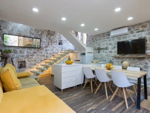 Sale, house, 216m², Đuraševići, Tivat - image 12